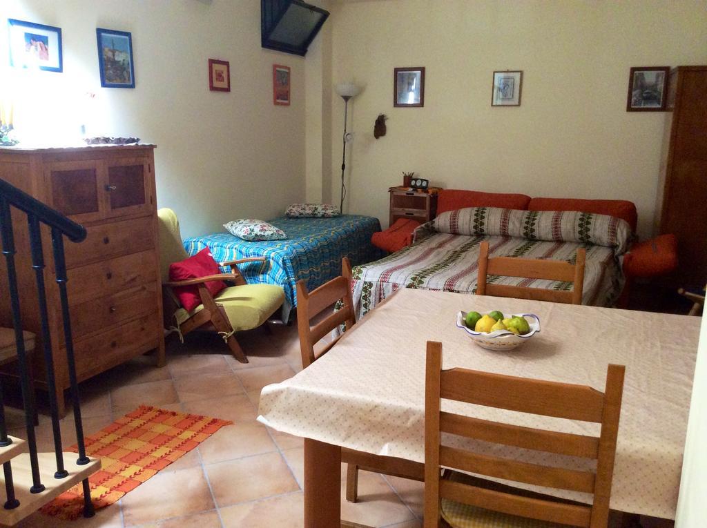 Cozy Apartment By The Sea Acireale Buitenkant foto