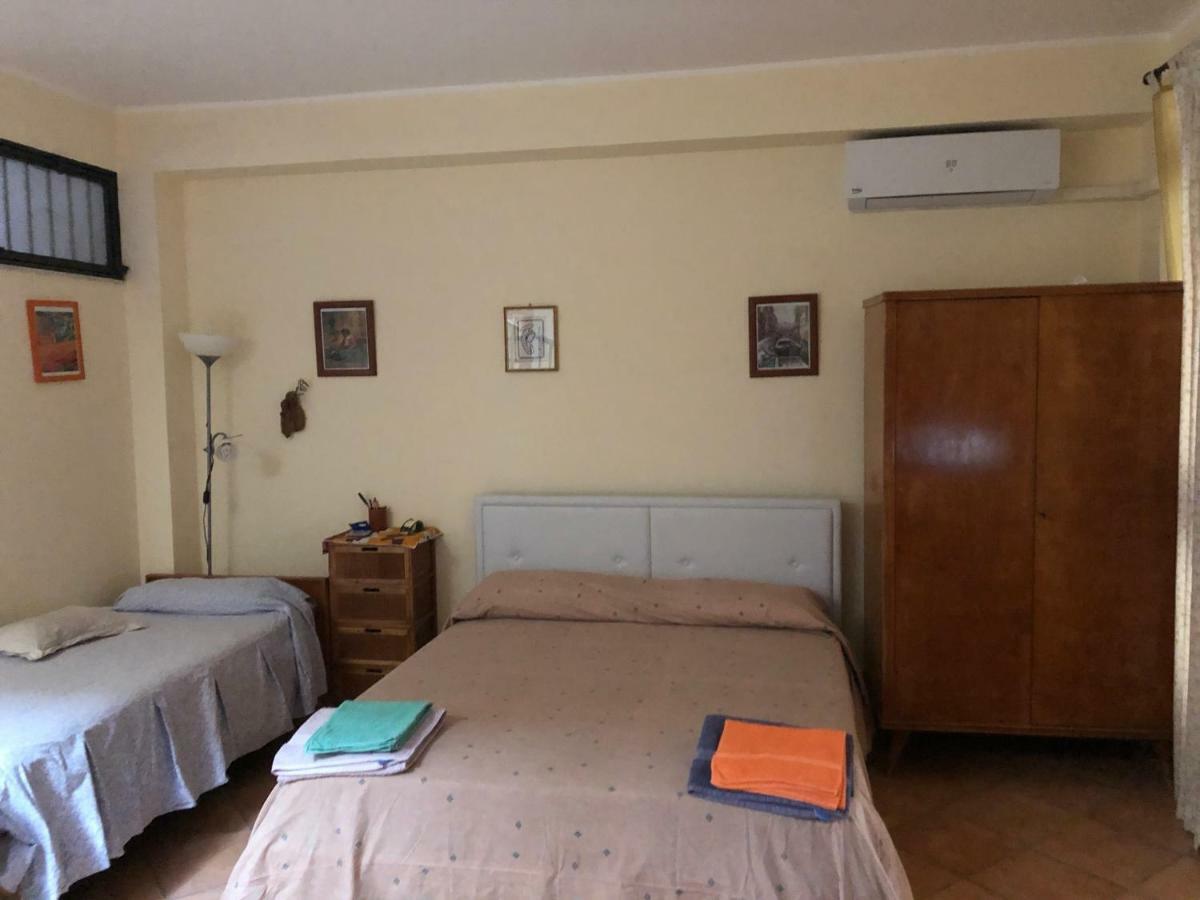 Cozy Apartment By The Sea Acireale Buitenkant foto